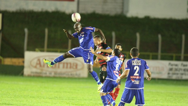 Crato x Guarani de Juazeiro pela 10ª rodada do Campeonato Cearense de 2012 (Foto: Normando Sorácles/ Ag. Miséria de Comunicação)