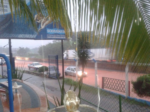 Chuva em Itatiba causa alagamento (Foto: Marielle Fernanda da Costa / Arquivo pessoal)