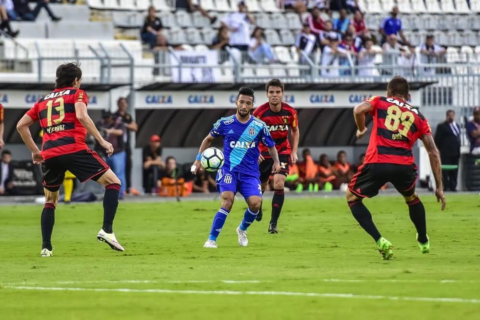 Clayson teve atuação de gala em sua provável despedida com a camisa da Ponte (Foto: Fabio Leoni/ PontePress)