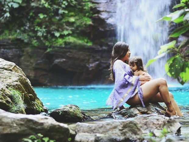 Ideia de fazer o ensaio 'Afeto' surgiu após Camilla saber de críticas a uma foto dela amamentando a filha de dois anos (Foto: Arquivo Pessoal) Ideia de fazer o ensaio 'Afeto' surgiu após Camilla saber de críticas a uma foto dela amamentando a filha de dois anos (Foto: Arquivo Pessoal)