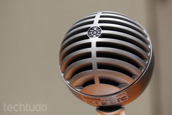 Shure MOTIV MV5 tem design vintage e é um microfone de mesa ideal para podcasts (Foto: Melissa Cruz / TechTudo) Shure MOTIV MV5 tem design vintage e é um microfone de mesa ideal para podcasts (Foto: Melissa Cruz / TechTudo)