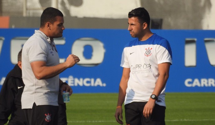 Aos 36 anos, volante de passagem apagada pelo Corinthians treina no CT