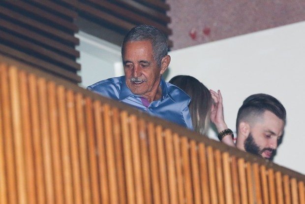 Seu Francisco, pai de Zezé di Camargo e Luciano, assiste ao show da dupla (Foto: Manuela Scarpa/Photo Rio News)