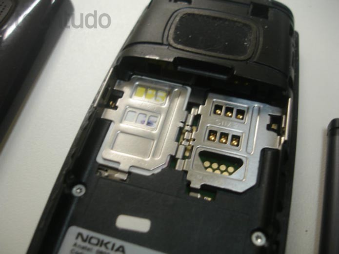 Entrada para dois chips SIM do Nokia X1-01 (Foto: José Telmo/TechTudo) Entrada para dois chips SIM do Nokia X1-01 (Foto: José Telmo/TechTudo)