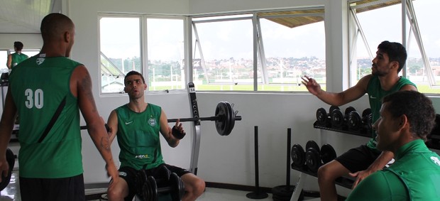 Vanderlei treina na academia com o time do Coritiba, durante manhã chuvosa (Foto: Divulgação / Site oficial do Coritiba)