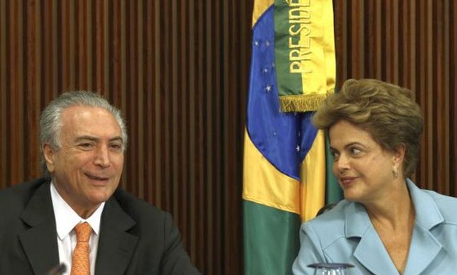 Dilma Rousseff e seu vice Michel Temer, (Foto: Eraldo Peres / AP )