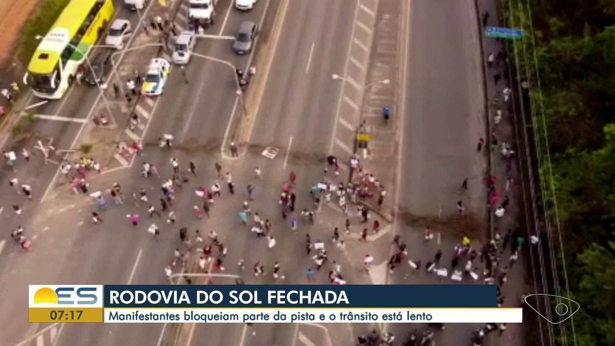 Manifestantes Fecham A Rodovia Do Sol Em Protesto Em Vila Velha Es