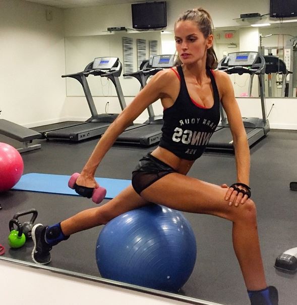 Ego Izabel Goulart Mostra O Corpo Sarado Em Academia Vamos Malhar