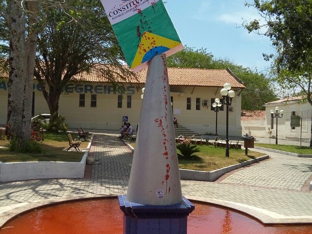 Protesto de estudantes da UFPB em Bananeiras contra PEC (Foto: Volney Andrade/TV Cabo Branco)