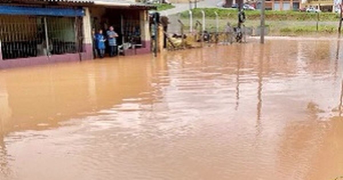 G1 - Chuva provoca alagamento em Bom Jesus dos Perdões, SP - notícias