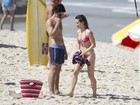 Bianca Bin, Isis Valverde e Marco Pigossi gravam Boogie oogie em praia