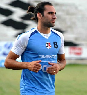 Léo Gamalho treina no Arruda (Foto: Aldo Carneiro / Pernambuco Press)