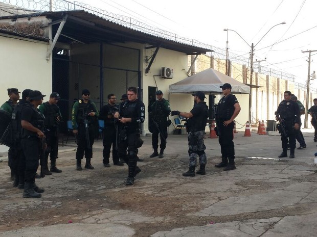 Agentes penitenciários realizam ronda em uma das unidades do Complexo de Pedrinhas (Foto: Clayton Monteles/Seap) Agentes penitenciários realizam ronda em uma das unidades do Complexo de Pedrinhas (Foto: Clayton Monteles/Seap)