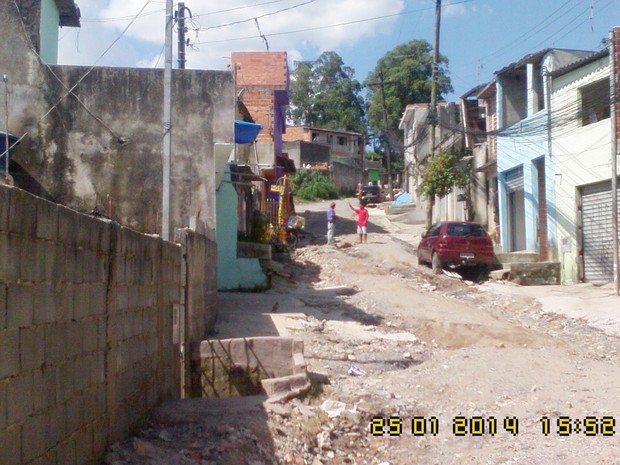 Rua Sem Nome Um é um dos pontos mais críticos da Chácara Miguel Badra, em Suzano (SP). (Foto: Wanderson Jesus Alves / VC no G1)