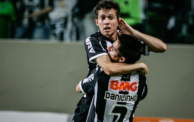 Bernard e Danilinho (Foto: Bruno Cantini / Flickr do Atlético-MG)