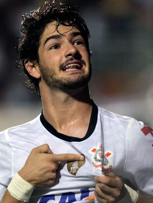 Pato gol Corinthians x Tijuana (Foto: Reuters)