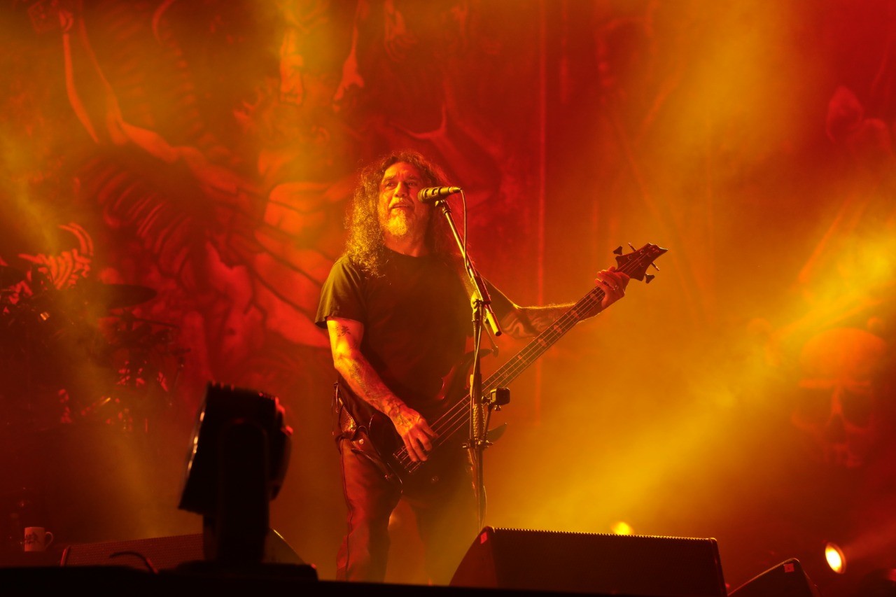 Slayer cuspindo fogo no povo (Foto: Beto Roma/Multishow)