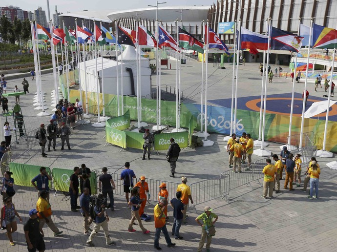 Área isolada onde caiu uma câmera no Parque Olímpico (Foto: Reuters)