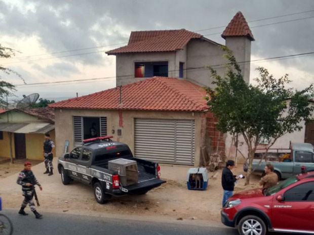 Casa de um dos suspeitos era incompatível com a classe social do bairro (Foto: Silvia Torres/G1)