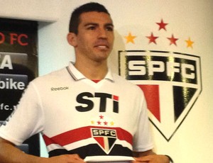 Lucio zagueiro apresentado no São Paulo (Foto: Daniel Romeu / Globoesporte.com)