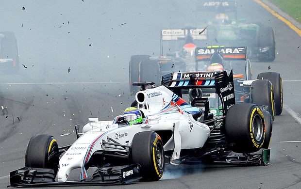 Felipe Massa e  Kobayashi acidente GP Austrália (Foto: AFP)