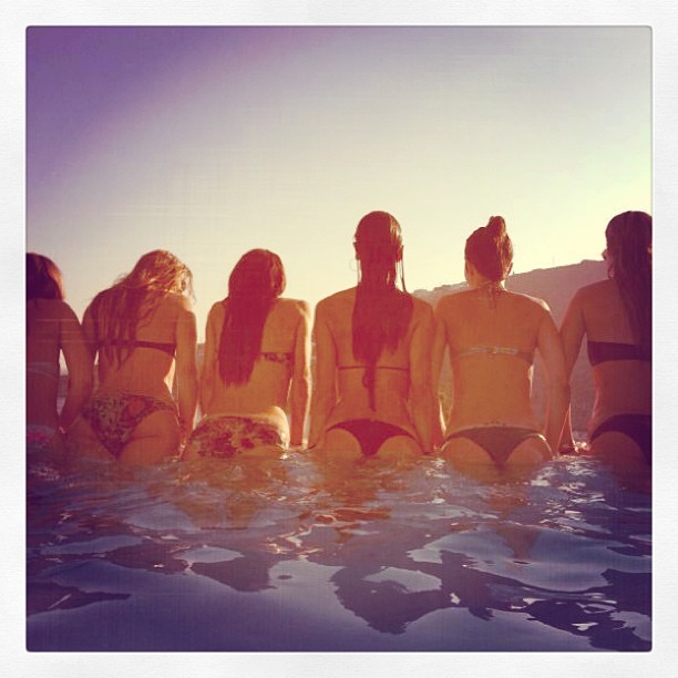Renata Maciel, Alessandra Ambrósio e amigas na Grécia (Foto: Instagram/Reprodução)