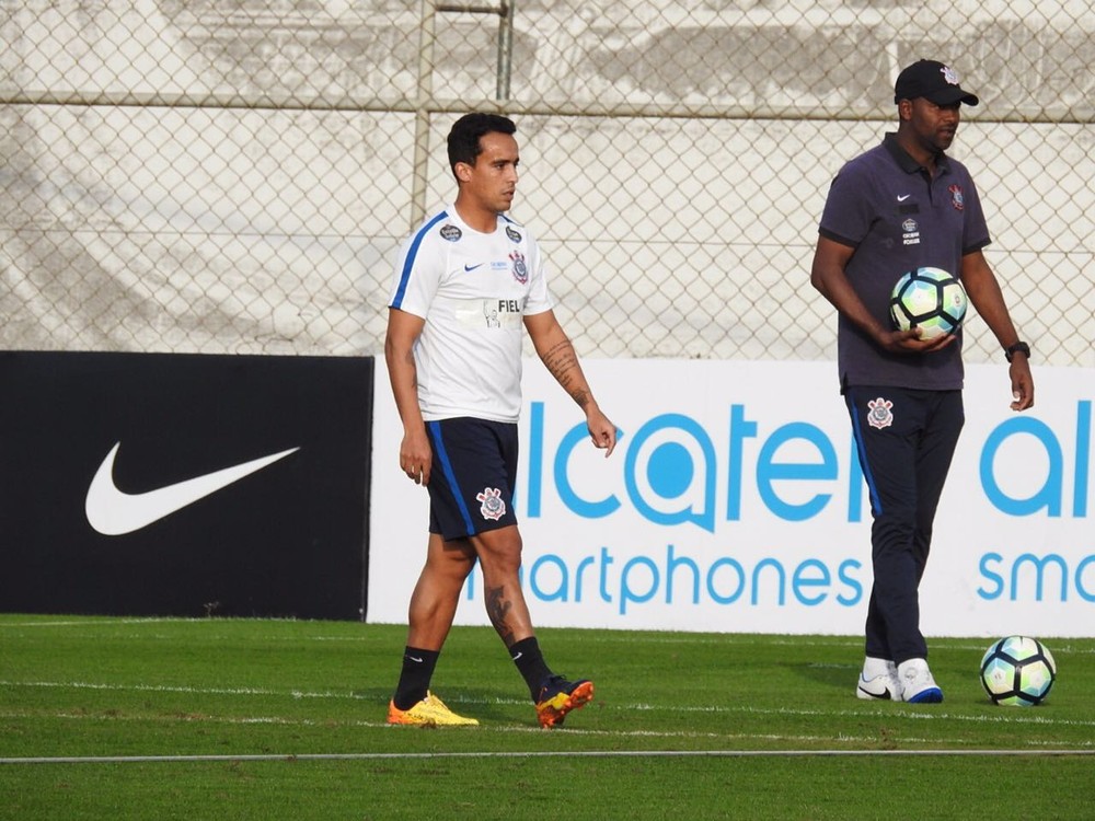 Quarteto treina, mas Corinthians adia definição de time que enfrenta o Botafogo