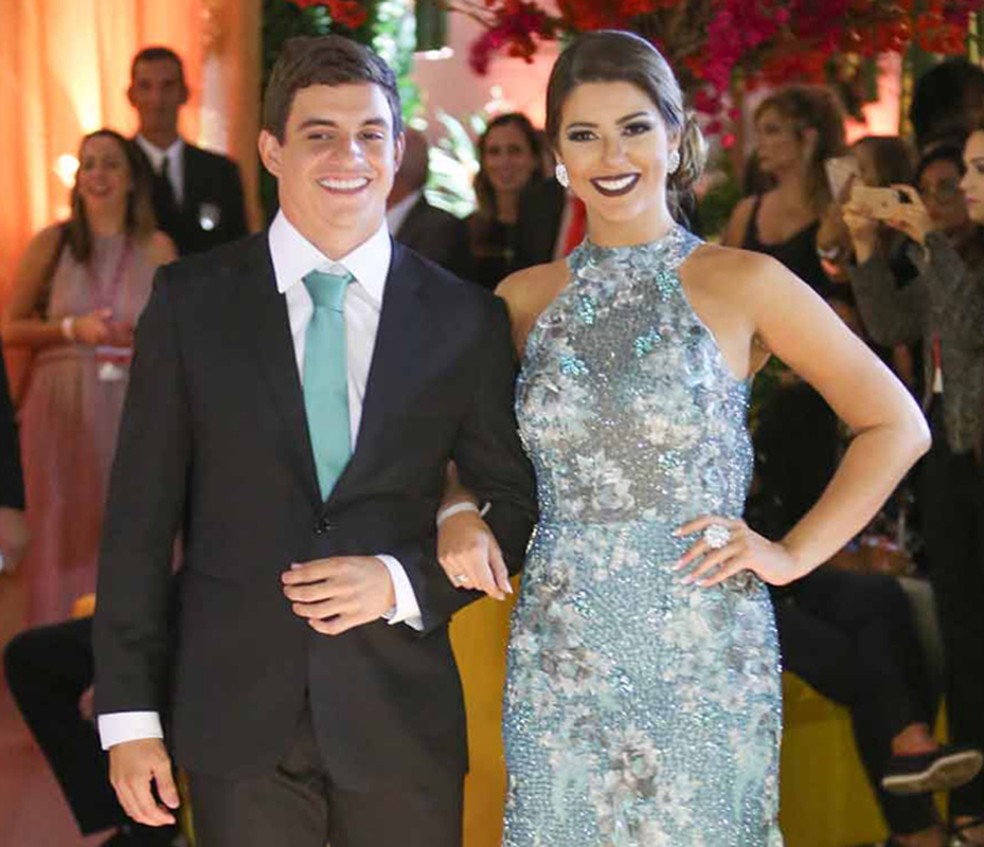 Vivian e Manoel também eram padrinhos e foram com o look combinando (Foto: Foto: Johnny Keppk)