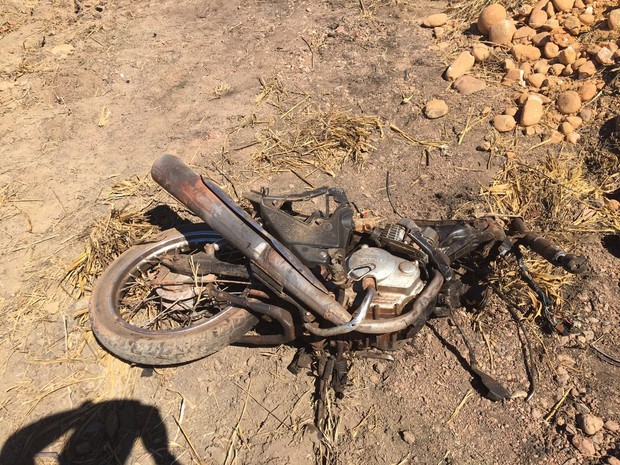 Motociclista morreu no local do acidente (Foto: PRF/Divulgação)
