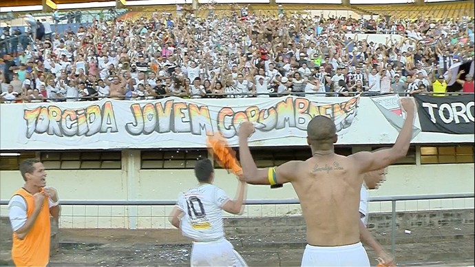 Jogadores do Corumbaense comemoram vaga na final (Foto: Reprodução/TV Morena)