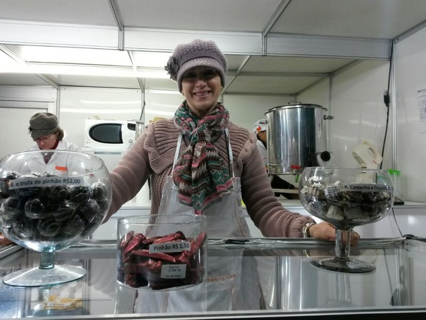 Arlete criou receitas de doces com pinhão (Foto: Géssica Valentini/RBS TV)