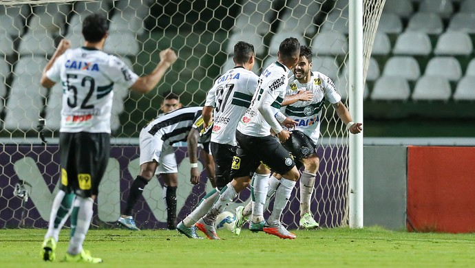 Coritiba x Santos gol (Foto: HEULER ANDREY - Agência Estado)