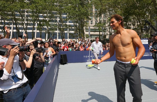 Que sexy Rafael Nadal joga t nis sem camisa em Nova York Quem