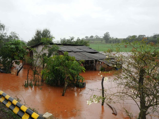 Em Iretama, cem pessoas foram afetadas pela chuva sendo que 20 estão desabrigadas (Foto: Divulgação/ Defesa Civil)