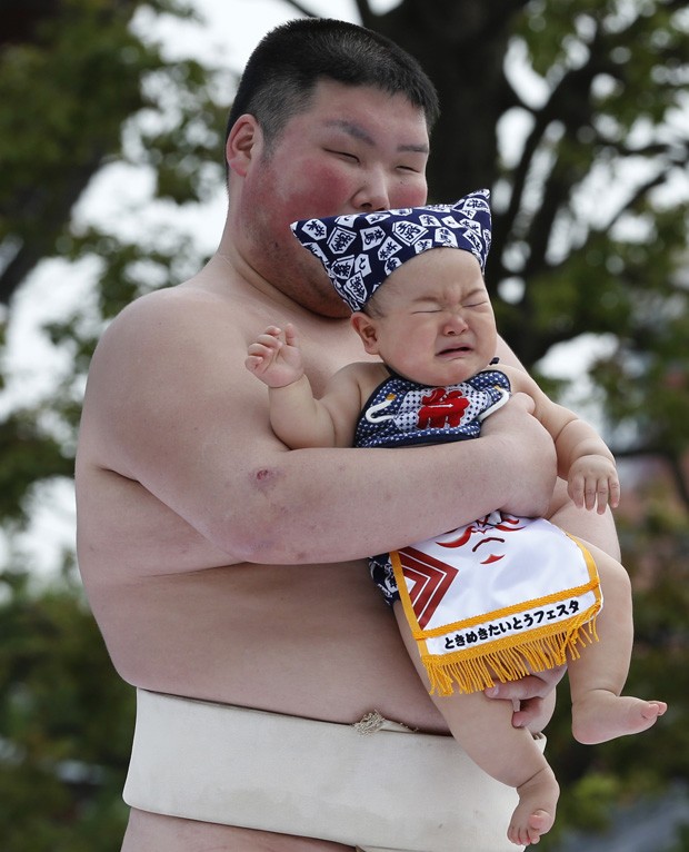 Bebê chora e faz careta durante concurso (Foto: Shizuo Kambayashi/AP)