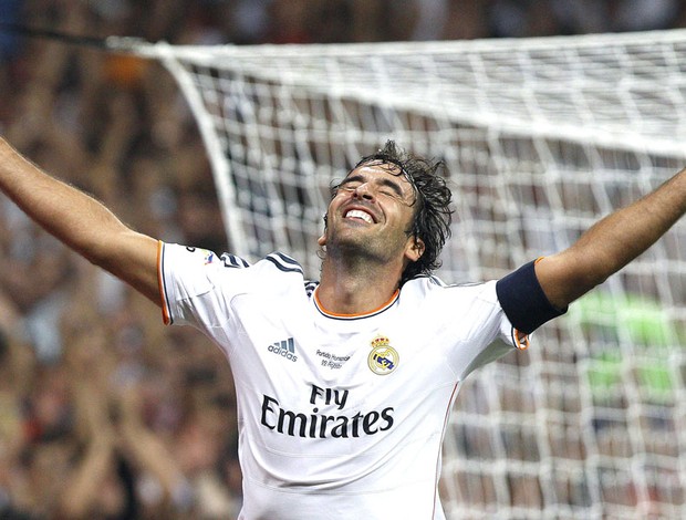 Raul amistoso despedida Real Madrid (Foto: Agência EFE)
