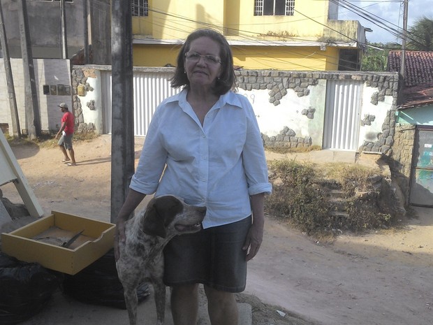 Patrícia cuida de animais há mais de 20 anos (Foto: Larissa Vasconcelos/G1)
