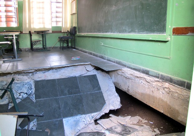 Outras salas precisaram ser interditadas por conta do risco que apresenta aos alunos (Foto: Mariane Rossi/G1)