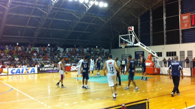 Basquete Cearense x Uberlândia pelo NBB no Ginásio da Unifor (Foto: Juscelino Filho/Globoesporte.com)