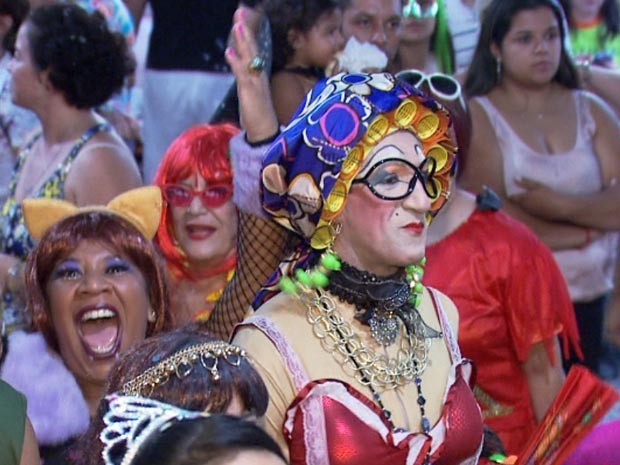 Charanga dos Artistas percorre ruas de Poços de Caldas no carnaval (Foto: Marcelo Rodrigues / EPTV)