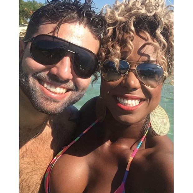 Adélia com o cantor Savollo Lopes (Foto: Reprodução/Instagram)