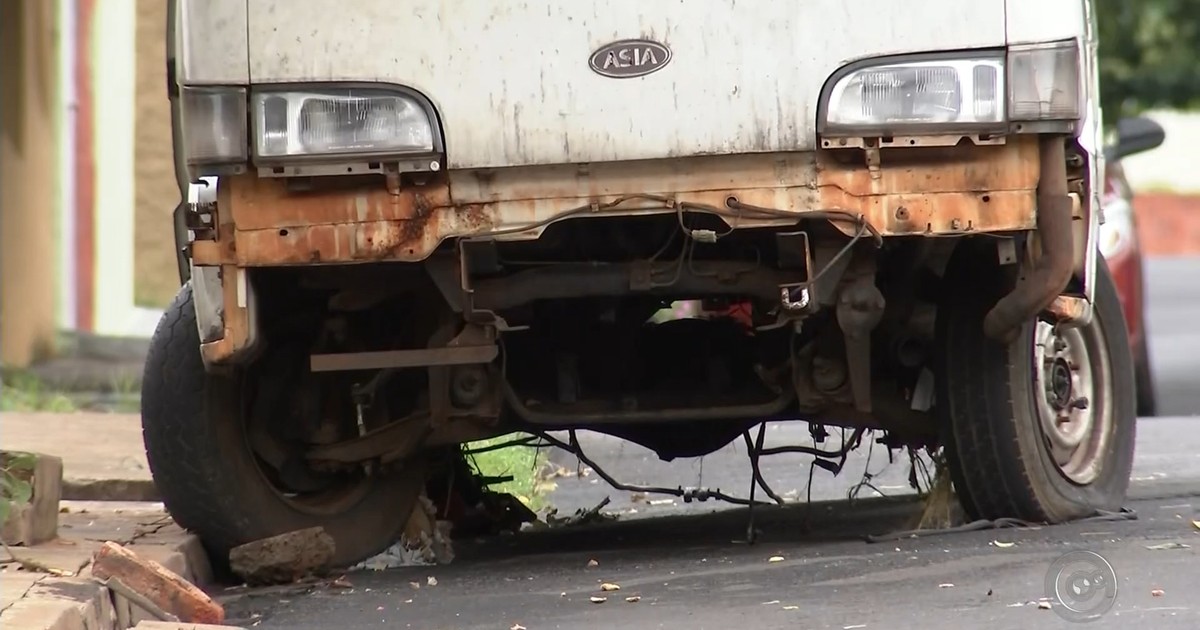 Mais de 500 carros abandonados são retirados das ruas de Bauru ... - Globo.com