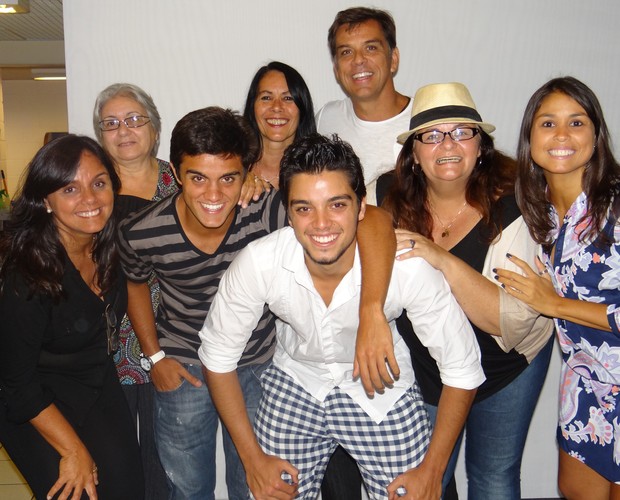 Rodrigo Simas e a família (Foto: Domingão do Faustão / TV Globo)
