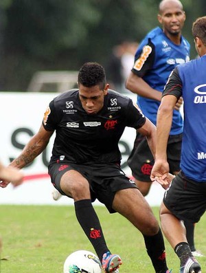 Hernane no treino do Flamengo (Foto: Maurício Val / VIPCOMM)