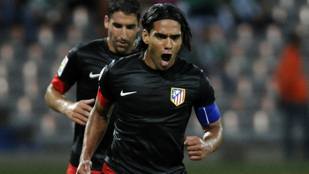 Falcao García, comemorando contra o Nacional-COL (Foto: EFE)