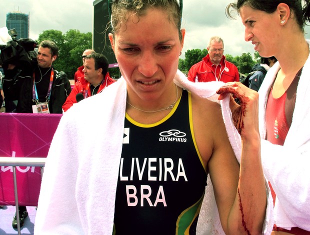 mão pamella oliveira brasil triatlon londres 2012 (Foto: Gabriele Lomba / Globoesporte.com)