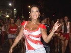Milena Nogueira exibe pernas saradas no ensaio do Salgueiro