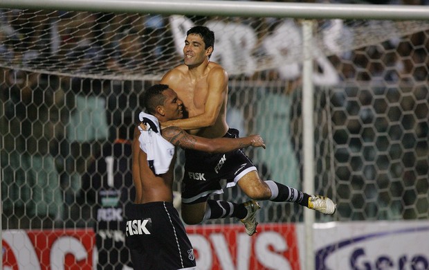 Erivelton comemora gol contra o Fortaleza x Ceará  (Foto: Kid Junior/ Agênica Diário)