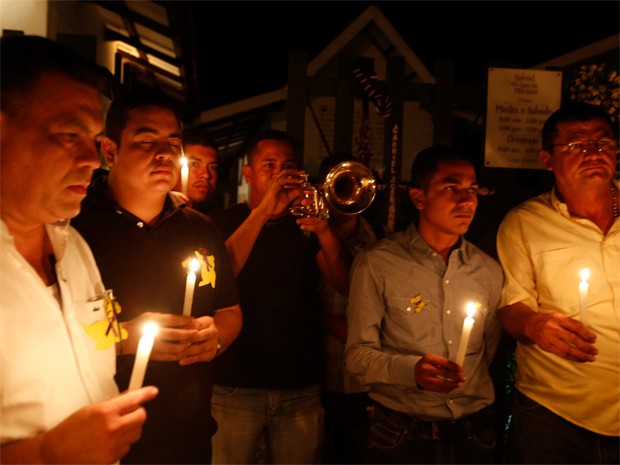 Vigília em Aracataca, na Colômbia, em homenagem a Gabriel García Marquez (Foto: REUTERS/John Vizcaino)