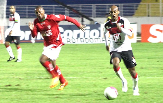 VITÓRIA DERROTA BOA ESPORTE
FORA DE CASA E ENTRA NO G-4